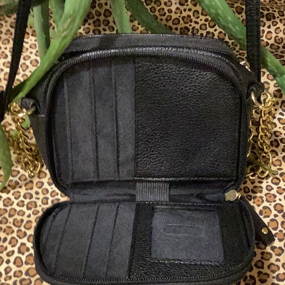 Adorable like new without tags Jessica Simpson crossbody travel bag. - Picture 3 of 9